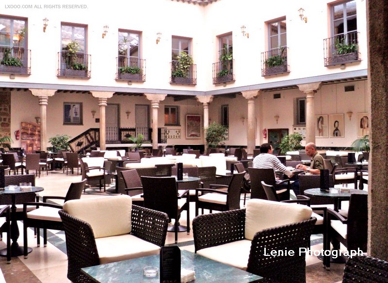 parador_hotel-_coffee_shop_atrium